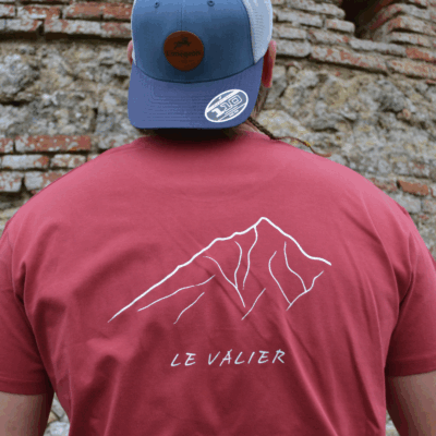 T-shirt rouge terreux du Valier avec dessin du Mont et logo L'Ariégeois